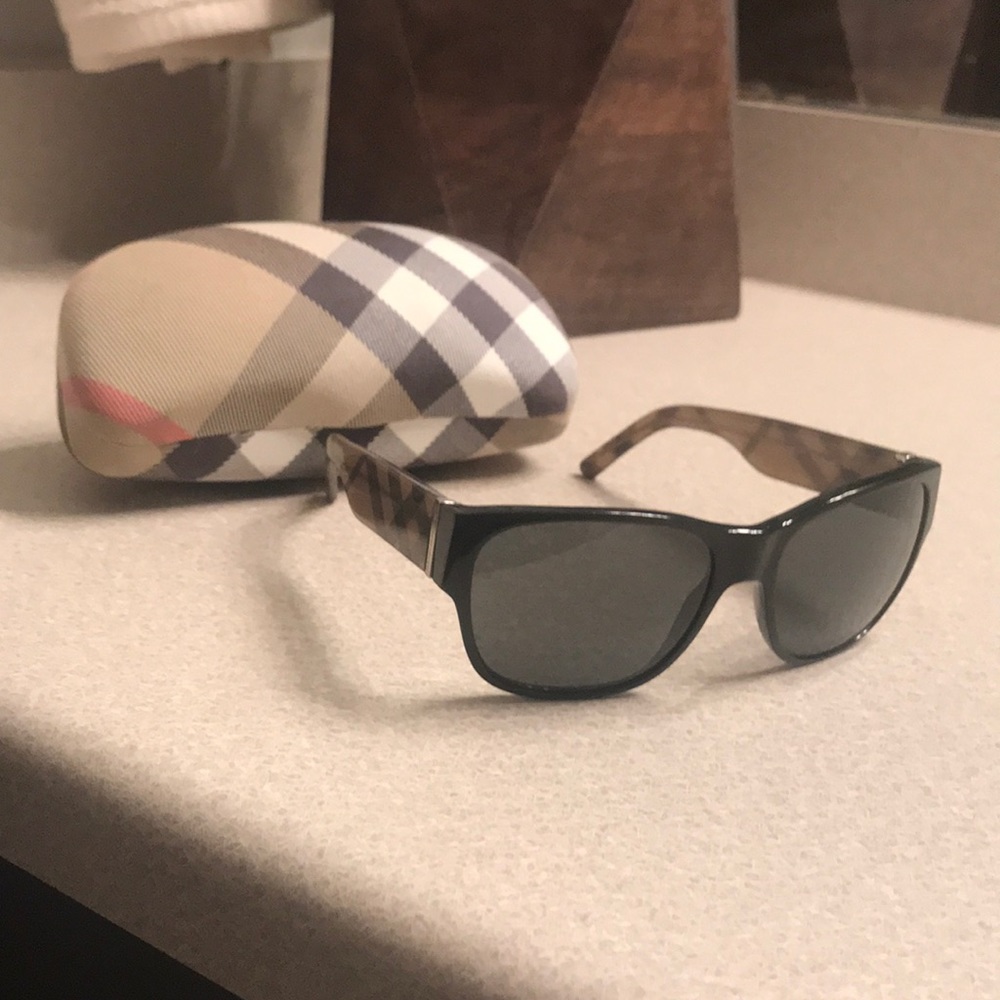 Burberry Sunglasses B4104-M